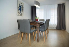 H& Apartments im Herzen der Stadt geräumig ruhig zentral mit Küche und Esstisch in Greifswald